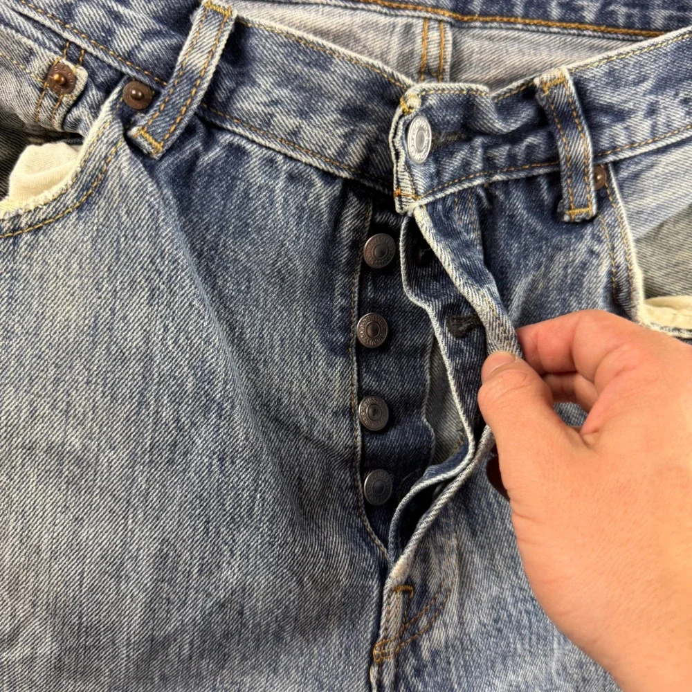 Levis 501 Jeans Men's 34x34 (Fits 32x32) Blue Button Fly Straight Leg Regular